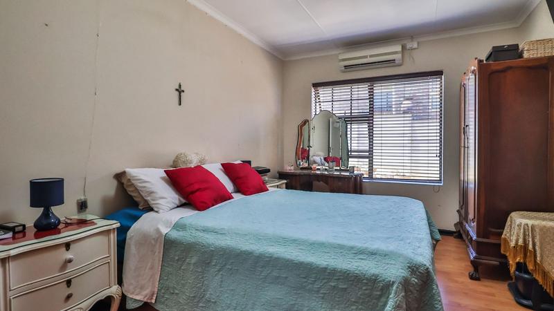5 Bedroom Property for Sale in Dana Bay Western Cape